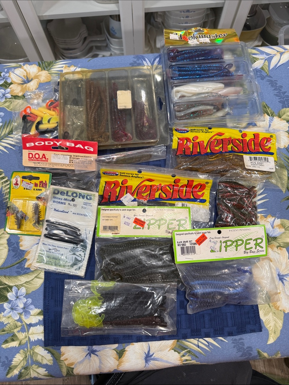 Assorted Riverside & Zipper Soft Fishing Worms - Mixed Colors